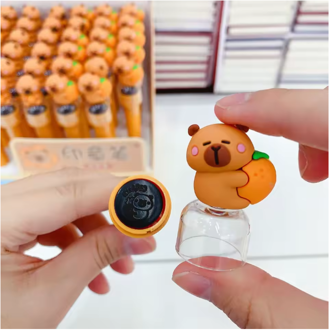 Lapicera Con Sello Escolar Kawaii Capybara Carpincho